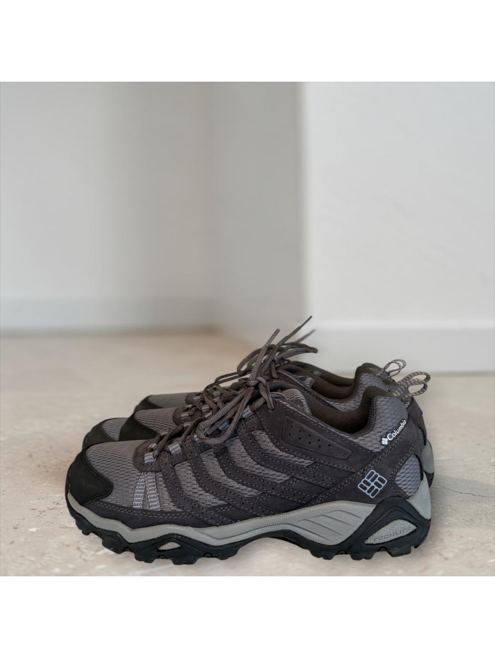 Columbia Women's Helvatia Low Hiking Shoes Size 10 Grey Techlite Omni-Grip